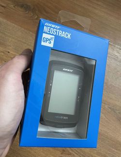 Prodám cyklopočítač Giant Neostrack (GPS, Di2)