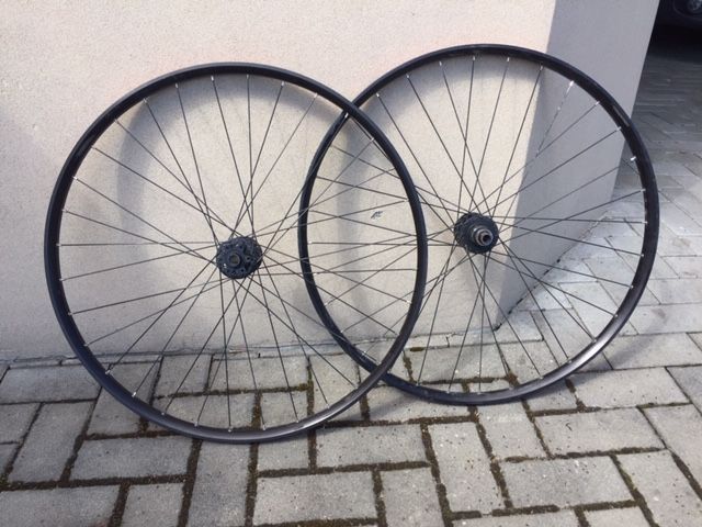 Zapletená kola z Ghost Lector, náboj pro Sram GX Eagle, přední náboj pro booster