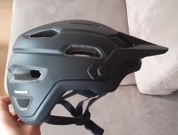 Prodám téměř novou trailovou helmu Giro Source MIPS Mat Black, vel. S