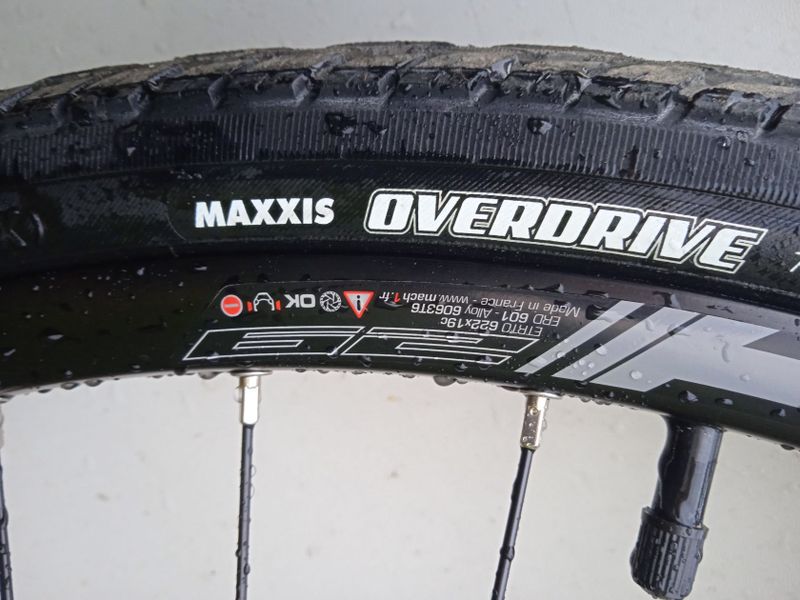 Krosové kolo na rámu Maxbike, osazení Shimano GRX