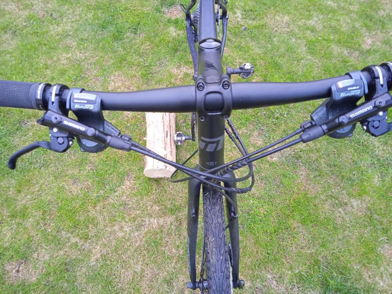 Krosové kolo na rámu Maxbike, osazení Shimano GRX