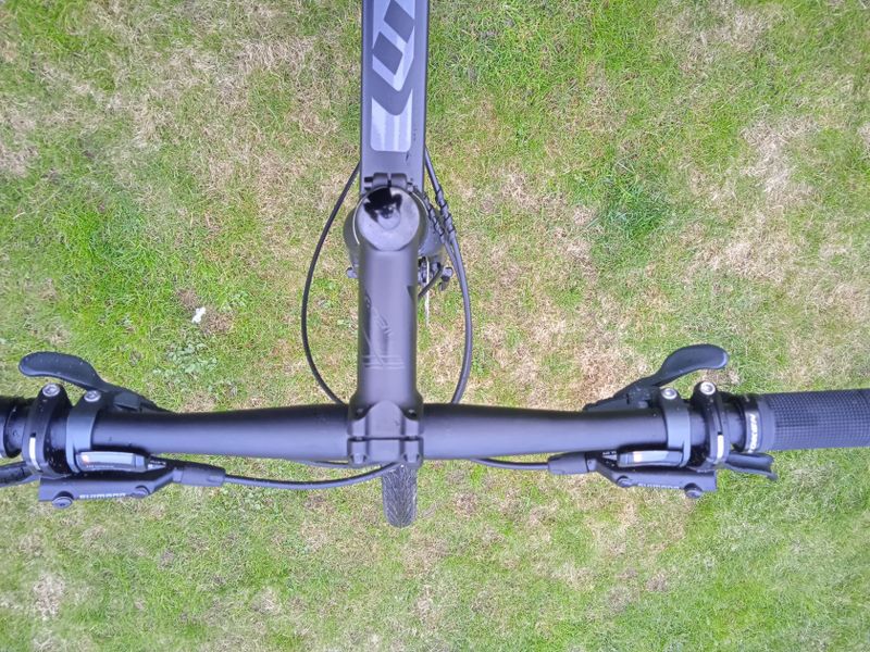 Krosové kolo na rámu Maxbike, osazení Shimano GRX