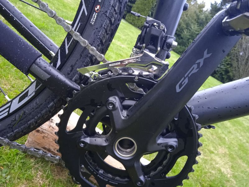 Krosové kolo na rámu Maxbike, osazení Shimano GRX