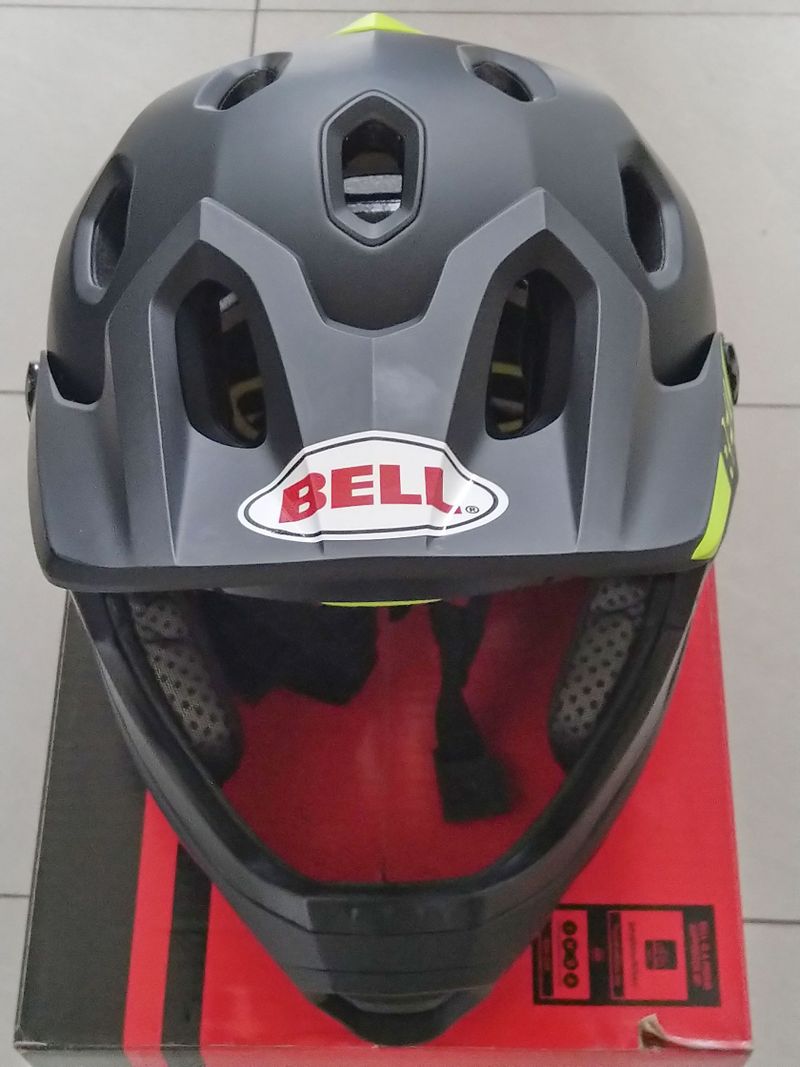 Prodám helmu Bell Super DH MIPS