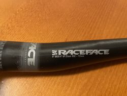 Race Face Next 725mm karbon