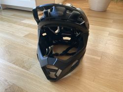 Prodam Cyklistickou helmu Bell Super Air R Spherical Mat/Glos Black velikost L.