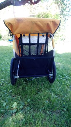 vozík Burley Honeybee pro 2 děti, model 2009