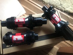 náboje DT Swiss 240s StraightPull Center Lock , boost