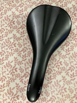 Sedlo Fabric Scoop Flat Elite