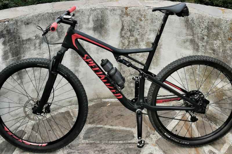 Specialized Epic Comp FSR Carbon, model 2018 černá/červená