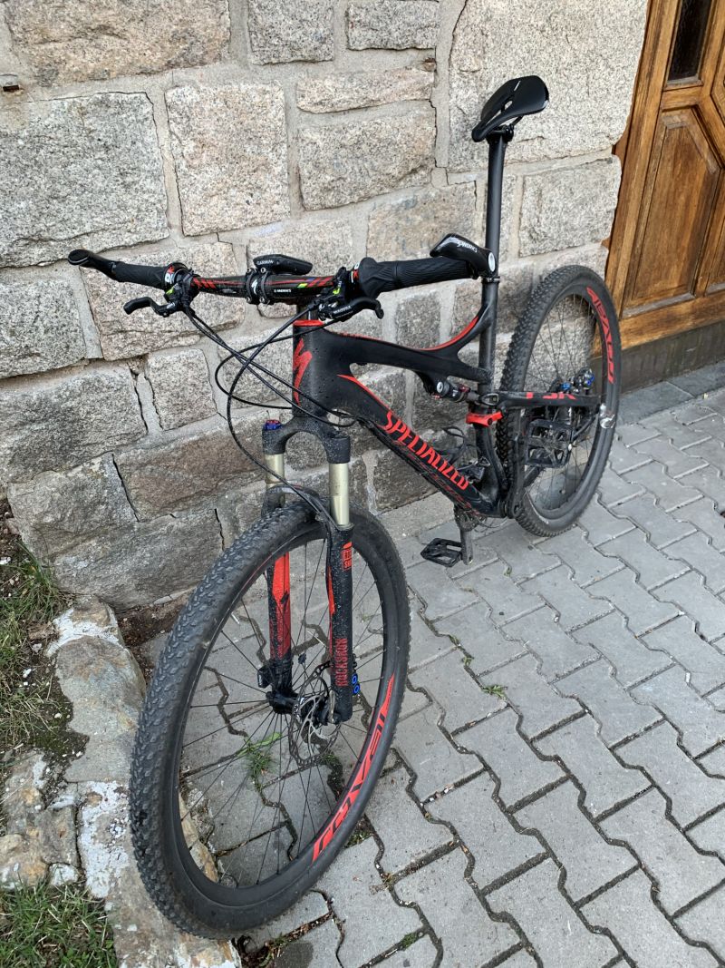 Odcizené kolo Specialized EPIC carbon - černé s červenými nápisy