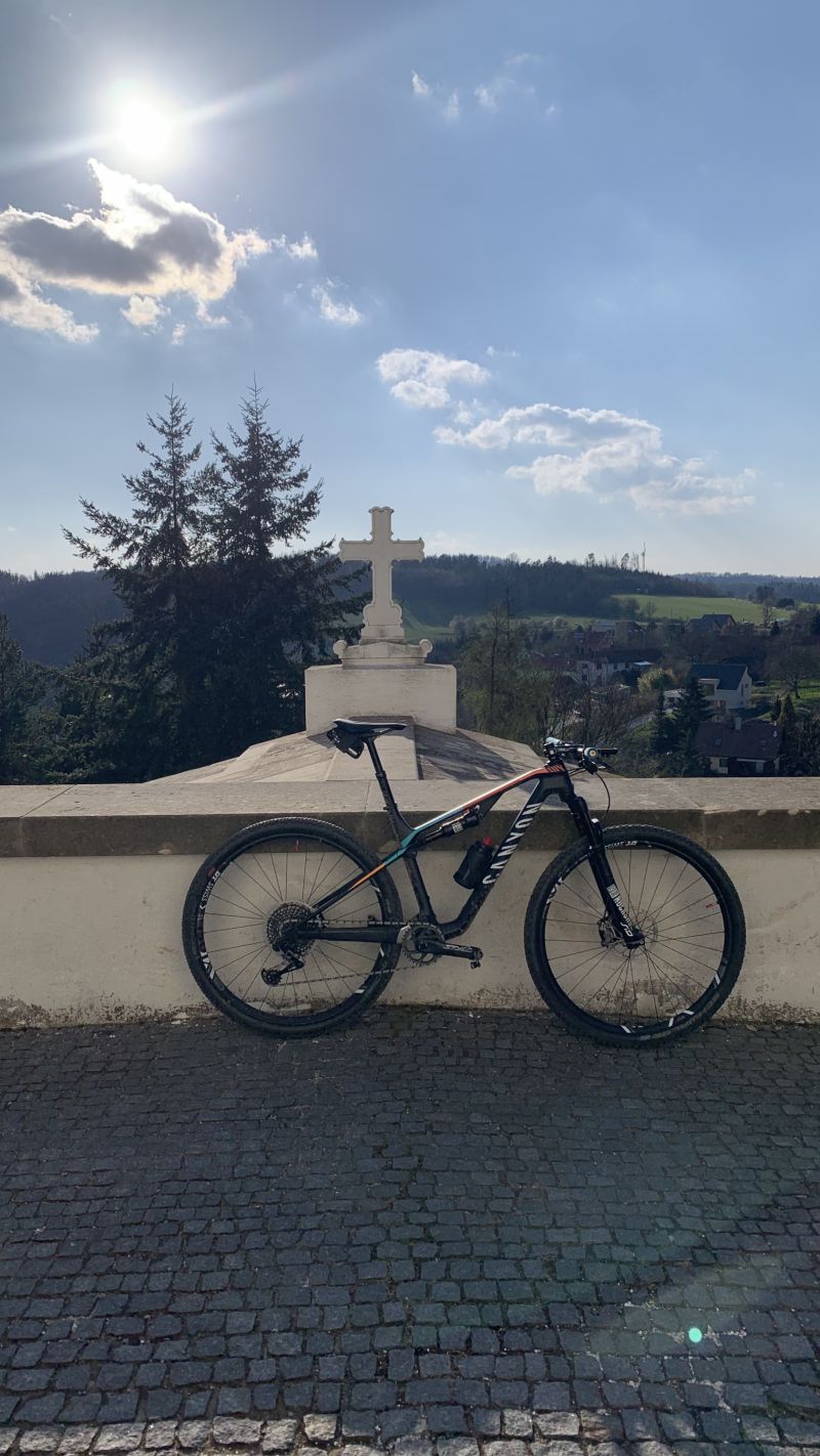 Canyon Lux CF 8.0 Race Team, vel.M, r.v. 2019