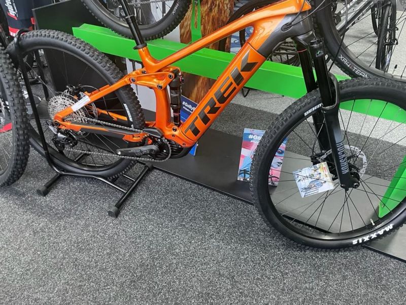 TREK Rail 9.5, 625W, Orange/Lithium Grey 2022 M