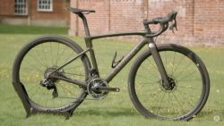 Specialized Roubaix SL8 - celoodpružené silniční kolo