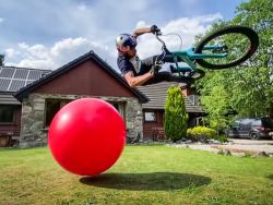 Danny MacAskill - Driveway